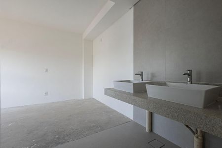 Apartamento à venda com 222m², 3 quartos e 2 vagasSuíte 1 - Banheiro