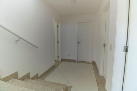 Casa à venda com 500m², 4 quartos e 3 vagas Casa à venda com 500m², 4 quartos e 3 vagasCorredor