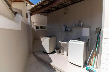 Casa à venda com 500m², 4 quartos e 3 vagas Casa à venda com 500m², 4 quartos e 3 vagasÁrea de Serviço