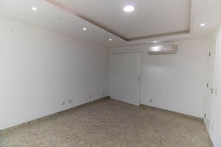 Casa à venda com 500m², 4 quartos e 3 vagas Casa à venda com 500m², 4 quartos e 3 vagasSuíte 1
