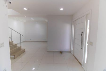 Casa à venda com 500m², 4 quartos e 3 vagas Casa à venda com 500m², 4 quartos e 3 vagasSala