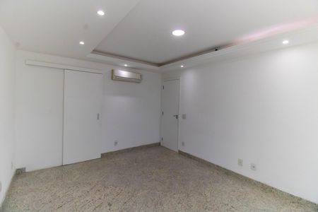 Casa à venda com 500m², 4 quartos e 3 vagas Casa à venda com 500m², 4 quartos e 3 vagasSiuíte 1