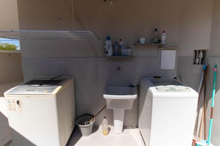 Casa à venda com 500m², 4 quartos e 3 vagas Casa à venda com 500m², 4 quartos e 3 vagasÁrea de Serviço