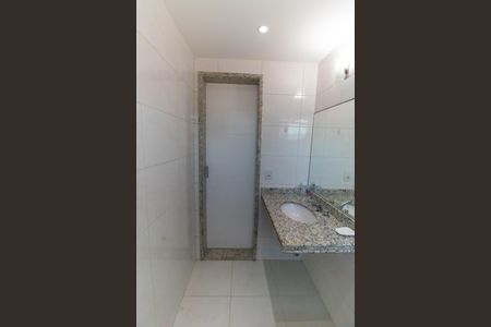 Casa à venda com 500m², 4 quartos e 3 vagas Casa à venda com 500m², 4 quartos e 3 vagasBanheiro da Suíte 2