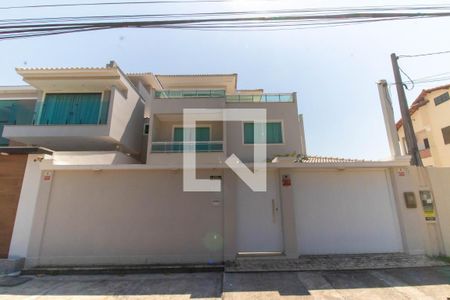 Casa à venda com 500m², 4 quartos e 3 vagas Casa à venda com 500m², 4 quartos e 3 vagasFachada