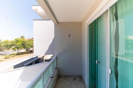 Casa à venda com 500m², 4 quartos e 3 vagas Casa à venda com 500m², 4 quartos e 3 vagasVaranda da Suíte 1