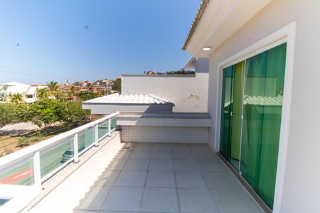 Casa à venda com 500m², 4 quartos e 3 vagas Casa à venda com 500m², 4 quartos e 3 vagasVaranda da Suíte 2