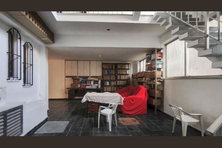 Casa à venda com 285m², 5 quartos e 3 vagas Casa à venda com 285m², 5 quartos e 3 vagasGaragem