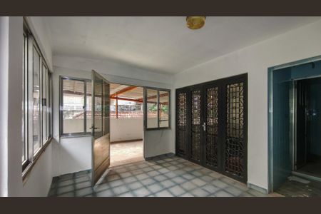 Casa à venda com 285m², 5 quartos e 3 vagas Casa à venda com 285m², 5 quartos e 3 vagasSala