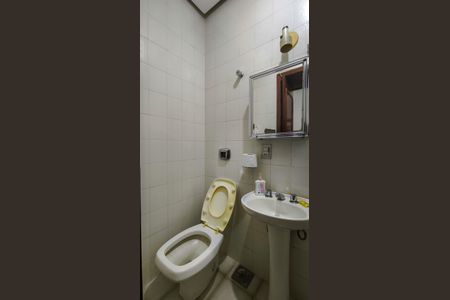 Casa à venda com 285m², 5 quartos e 3 vagas Casa à venda com 285m², 5 quartos e 3 vagasBanheiro da Suíte 2