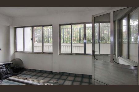 Casa à venda com 285m², 5 quartos e 3 vagas Casa à venda com 285m², 5 quartos e 3 vagasSala