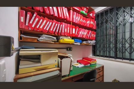 Casa à venda com 285m², 5 quartos e 3 vagas Casa à venda com 285m², 5 quartos e 3 vagasEscritório