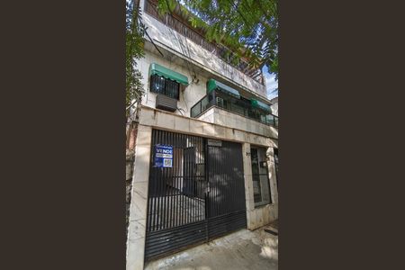 Casa à venda com 285m², 5 quartos e 3 vagas Casa à venda com 285m², 5 quartos e 3 vagasPlaca