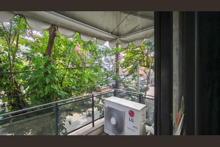 Casa à venda com 285m², 5 quartos e 3 vagas Casa à venda com 285m², 5 quartos e 3 vagasVista da Suíte 2