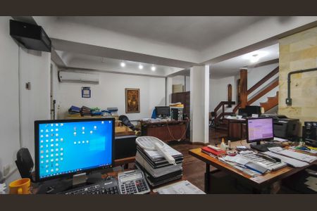 Casa à venda com 285m², 5 quartos e 3 vagas Casa à venda com 285m², 5 quartos e 3 vagasSala