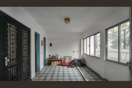 Casa à venda com 285m², 5 quartos e 3 vagas Casa à venda com 285m², 5 quartos e 3 vagasSala