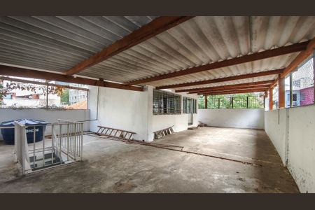 Casa à venda com 285m², 5 quartos e 3 vagas Casa à venda com 285m², 5 quartos e 3 vagasTerraço