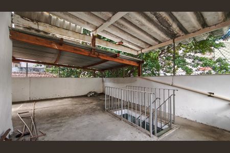 Casa à venda com 285m², 5 quartos e 3 vagas Casa à venda com 285m², 5 quartos e 3 vagasTerraço