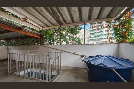 Casa à venda com 285m², 5 quartos e 3 vagas Casa à venda com 285m², 5 quartos e 3 vagasTerraço