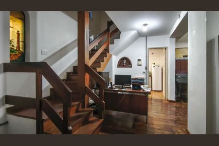 Casa à venda com 285m², 5 quartos e 3 vagas Casa à venda com 285m², 5 quartos e 3 vagasSala