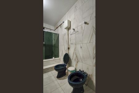 Casa à venda com 285m², 5 quartos e 3 vagas Casa à venda com 285m², 5 quartos e 3 vagasBanheiro da Suíte 1