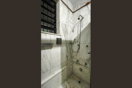 Casa à venda com 285m², 5 quartos e 3 vagas Casa à venda com 285m², 5 quartos e 3 vagasBanheiro da Suíte 1