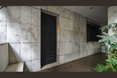 Casa à venda com 285m², 5 quartos e 3 vagas Casa à venda com 285m², 5 quartos e 3 vagasFachada