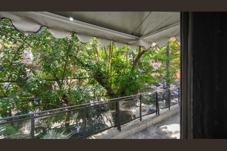 Casa à venda com 285m², 5 quartos e 3 vagas Casa à venda com 285m², 5 quartos e 3 vagasVista da Suíte 1