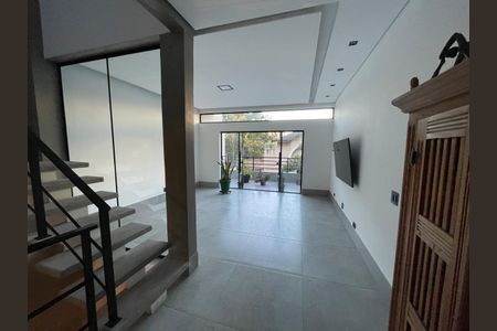 Casa à venda com 230m², 3 quartos e 3 vagas Casa à venda com 230m², 3 quartos e 3 vagasFoto 01