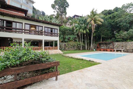 Casa à venda com 600m², 6 quartos e 2 vagas Casa à venda com 600m², 6 quartos e 2 vagasÁrea Externa