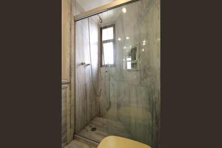 Apartamento à venda com 250m², 2 quartos e 3 vagasBanheiro da Suíte 1