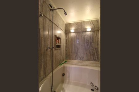 Apartamento à venda com 250m², 2 quartos e 3 vagasBanheiro da Suíte 2