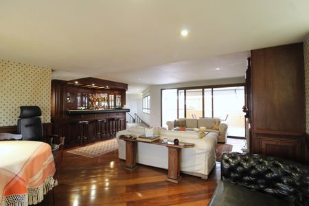 Apartamento à venda com 250m², 2 quartos e 3 vagasCobertura