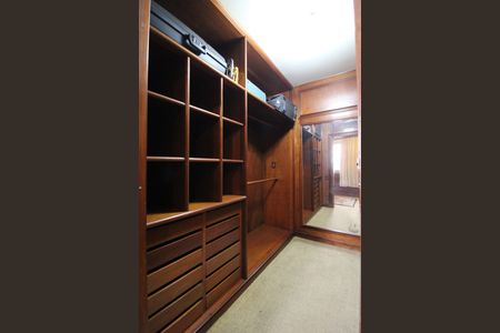 Apartamento à venda com 250m², 2 quartos e 3 vagasCloset da Suíte 2