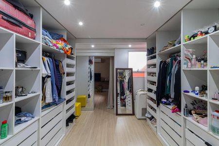 Casa à venda com 250m², 3 quartos e 2 vagasSuíte 1 Closet