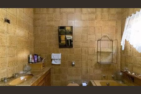 Casa à venda com 240m², 5 quartos e 1 vaga