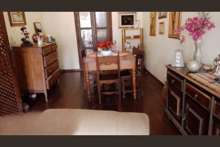 Casa à venda com 240m², 5 quartos e 1 vaga