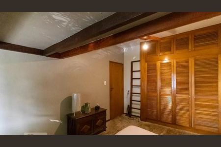 Casa à venda com 240m², 5 quartos e 1 vaga