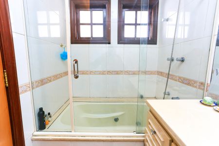 Casa de condomínio à venda com 340m², 3 quartos e 4 vagas Casa de condomínio à venda com 340m², 3 quartos e 4 vagasBanheiro da Suíte 1
