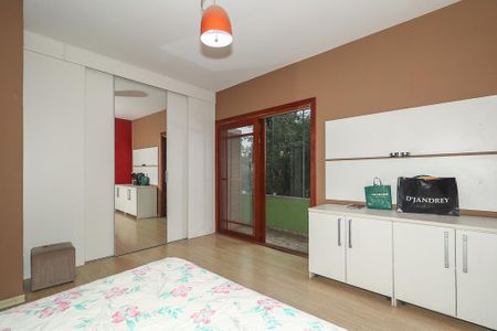 Casa à venda com 238m², 4 quartos e 3 vagasSuíte