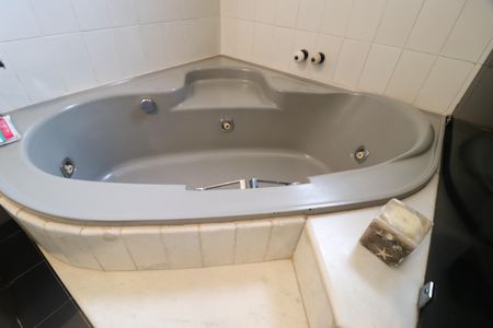 Apartamento para alugar com 204m², 4 quartos e 2 vagasBanheiro do Quarto 3