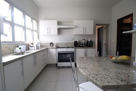 Apartamento para alugar com 204m², 4 quartos e 2 vagasCozinha