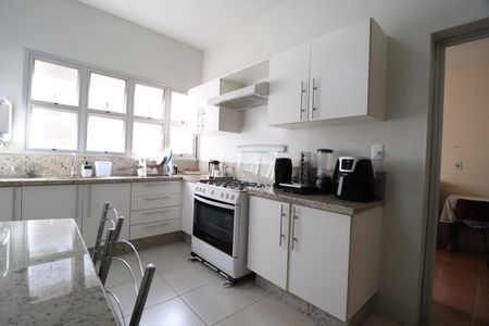 Apartamento para alugar com 204m², 4 quartos e 2 vagasCozinha