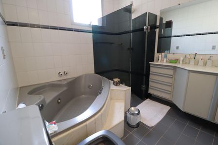 Apartamento para alugar com 204m², 4 quartos e 2 vagasBanheiro do Quarto 3