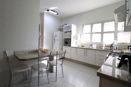 Apartamento para alugar com 204m², 4 quartos e 2 vagasCozinha