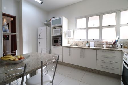 Apartamento para alugar com 204m², 4 quartos e 2 vagasCozinha