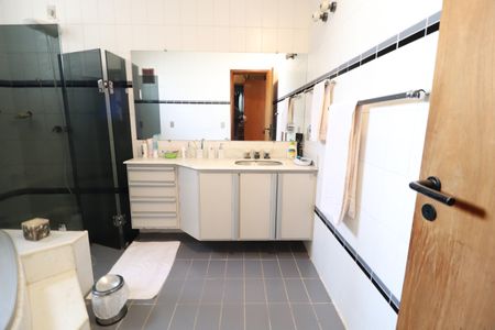 Apartamento para alugar com 204m², 4 quartos e 2 vagasBanheiro do Quarto 3