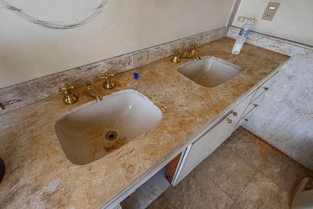 Apartamento à venda com 278m², 4 quartos e 3 vagasSuíte 1 - Banheiro