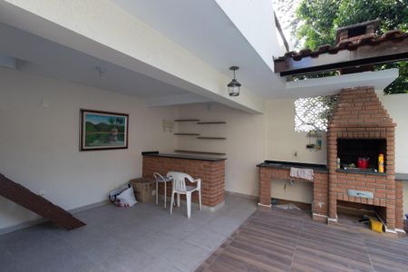 Casa de condomínio à venda com 353m², 3 quartos e 2 vagasÁrea gourmet