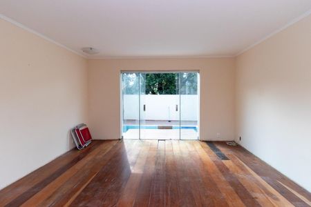 Casa de condomínio à venda com 353m², 3 quartos e 2 vagasSala